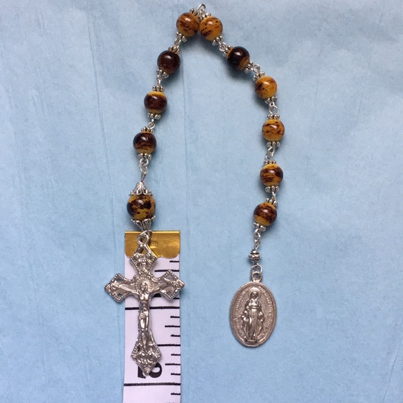 New Tiger Eye Pocket Rosary - Picture 3 of 7